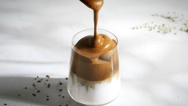 Topp forsiktig med kaffeskum.