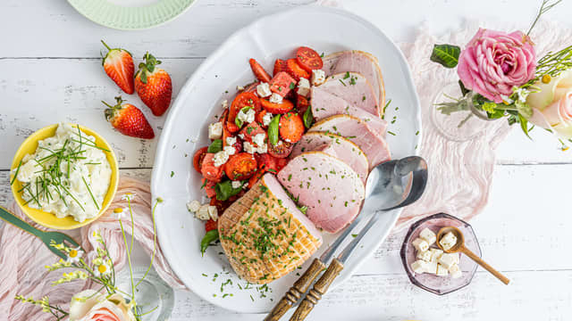 Sommerskinke med sommersalat