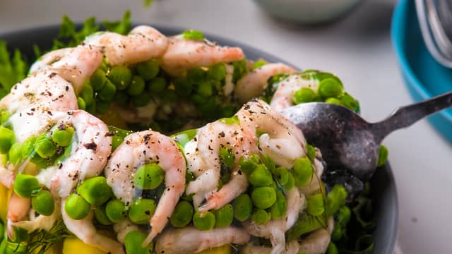 Ta kabareten ut av formen og over på et fat.