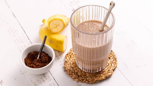 Protein-smoothie med kakao og banan