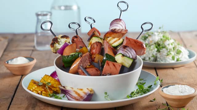 Pølsespyd med grønnsaker
