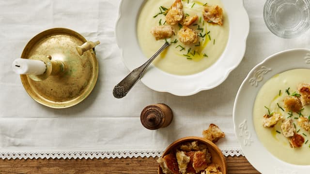 Sellerirotsuppe med pepperrot og gressløk