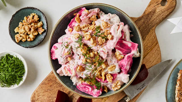 Rødbet-, potet- og valnøttsalat
