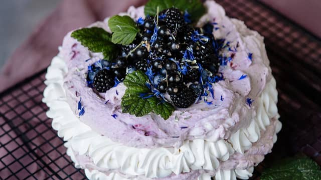 Pavlova med bærkrem