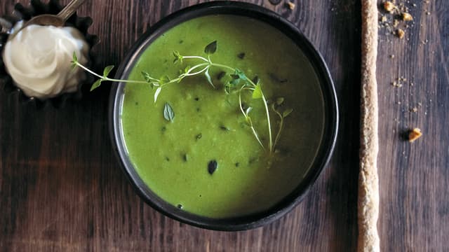 Rett før servering tilsettes Farris.