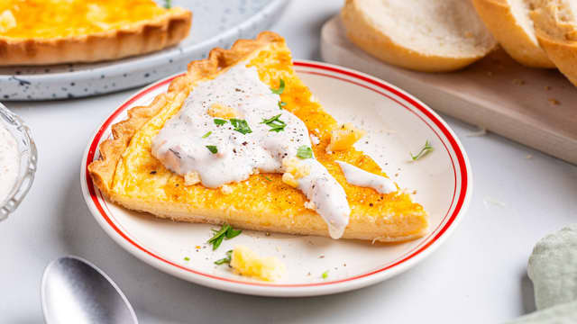 Server gjerne västerbottenpai med spekemat, eller rømme, rogn og rødløk.