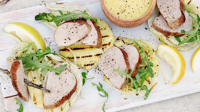 Grillet svinefilet, ananas og fennikel med sitronvinaigrette