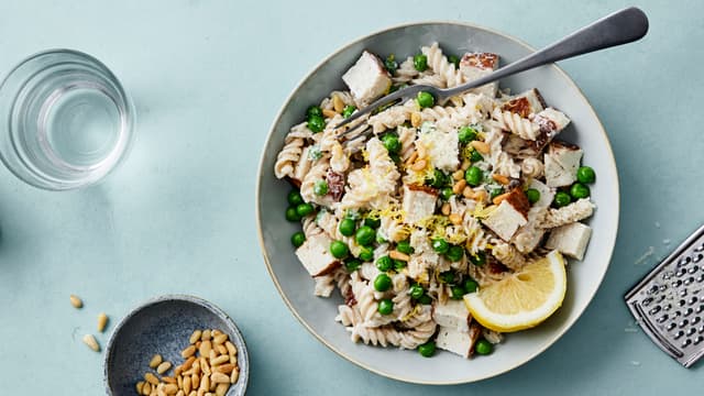 Fiskekaker i biter med pasta