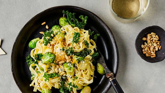 Pasta med rosenkål og kremet appelsinsaus
