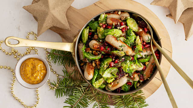 Sosisser med rosenkål, ingefær og mandler