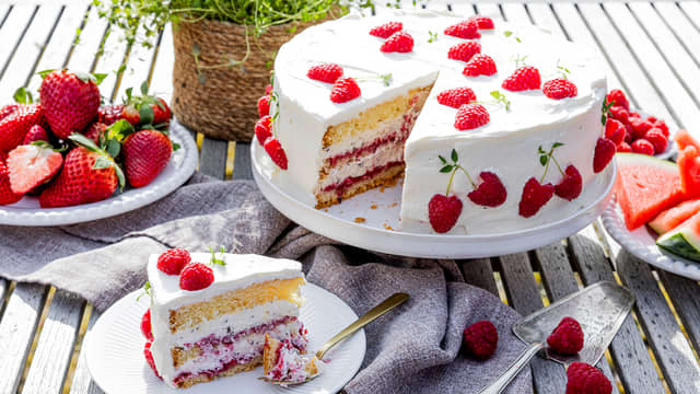 Bløtkake med bringebær og sjokolade