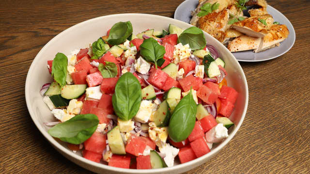 Helstekt kylling med vannmelonsalat