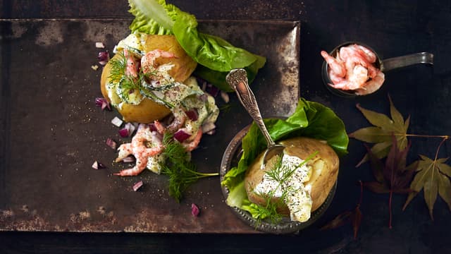 Ovnsbakte poteter med reker og squash i dillkrem