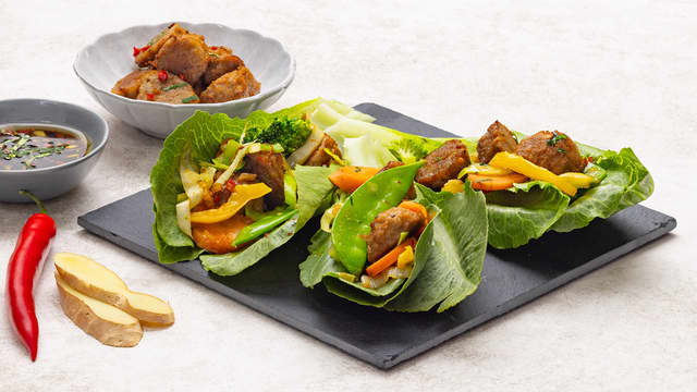 Kyllingkjøttboller i salatwrap