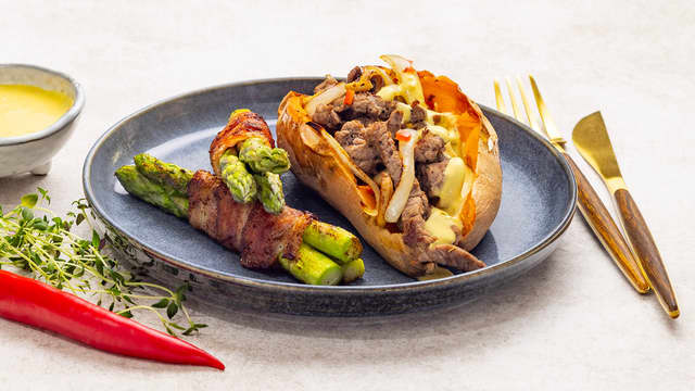 Bakt søtpotet med biffstrimler