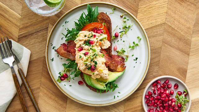 Avokado Club sandwich med Mills Kyllingsalat