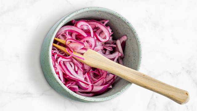 Limemarinert rødløk