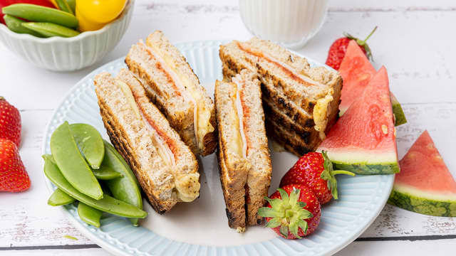 Klassisk toast med kalkunpålegg