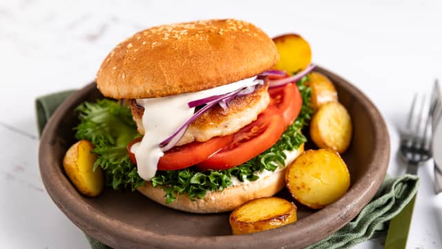 Fiskeburger med stekte poteter