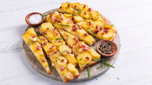 Potetpinsa med bacon og honning