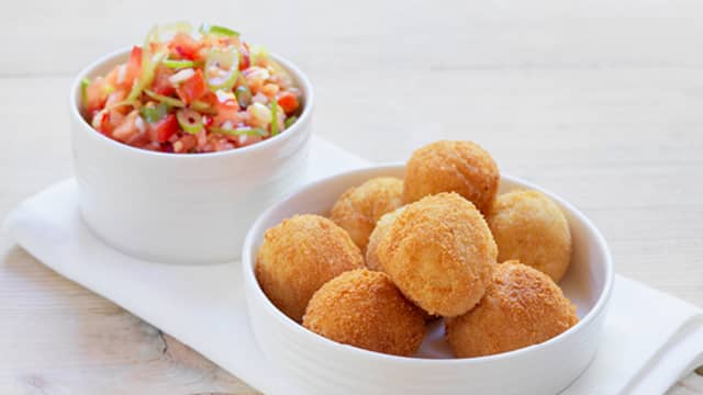 Klippfiskboller med salsa