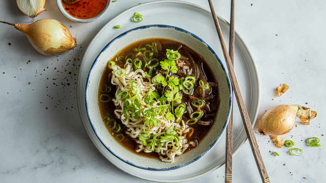 Nudelsuppe med løk