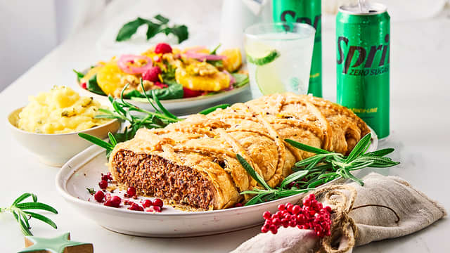 Nøttestek i butterdeig med klementinsalat