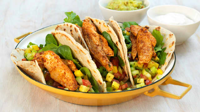 Hjemmelagde tortillalefser fylt med kylling