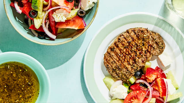 Middelhavsmarinert ytrefilet av svin med gresk salat