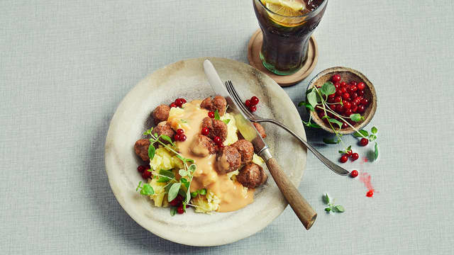 Kjøttboller med potetmos og fløtesaus