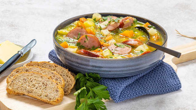 Grønnsaksuppe med pølse