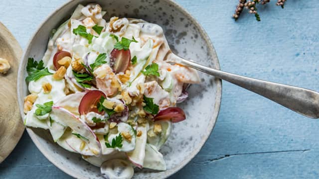 Waldorfsalat med epler og klementiner