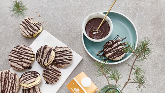 Mandelkjeks med kremfyll og sjokolade