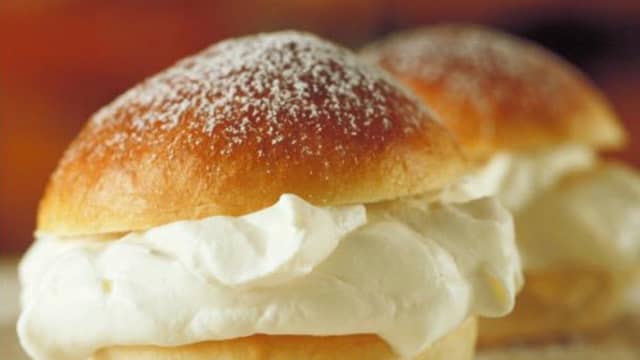 Fastelavnsboller med vaniljekrem