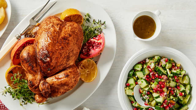 Julekylling med ovnsbakte poteteer og granateplesalat