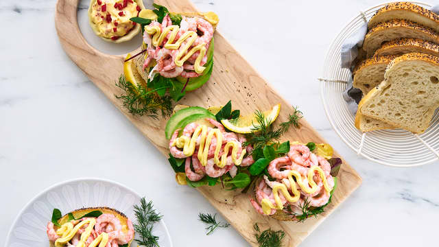 Klassisk rekesmørbrød med Mills Ekte Majones