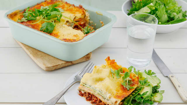 Lasagne med kjøttdeig, søtpoteter og avokadosalat