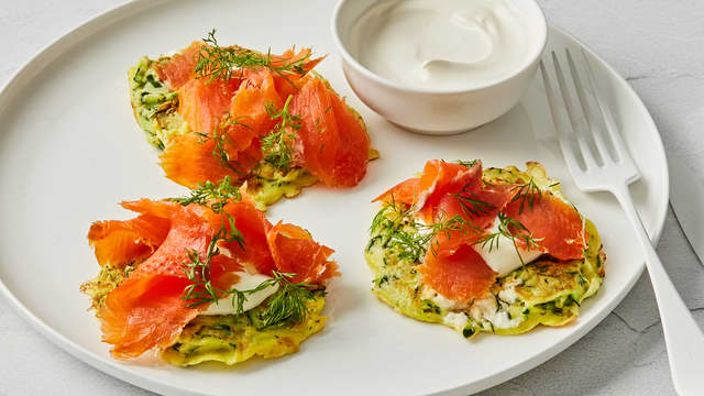 Squashlapper med creme fraiche og røkelaks