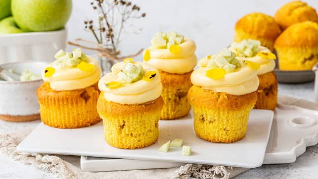 Kefirmuffins med eple og kanel