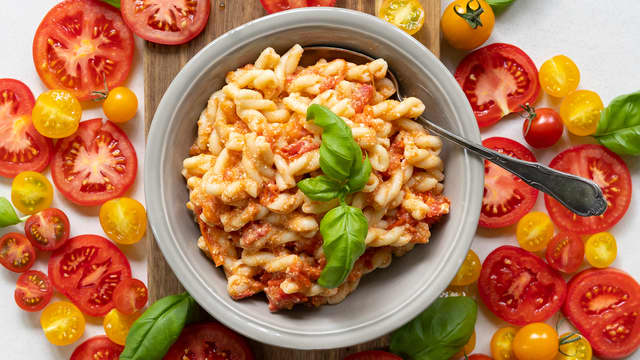 Kremet pasta med tomater