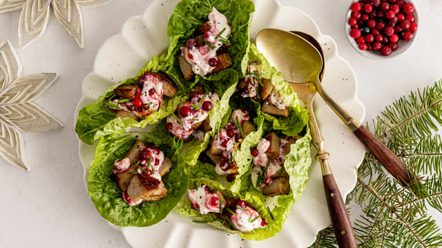 Medisterkaker i hjertesalat