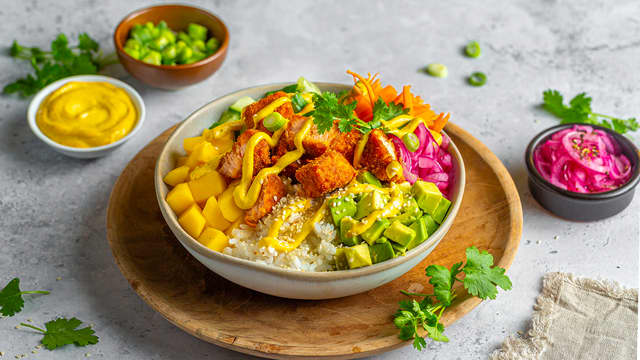 Fiskebowl med mango og karrimajo