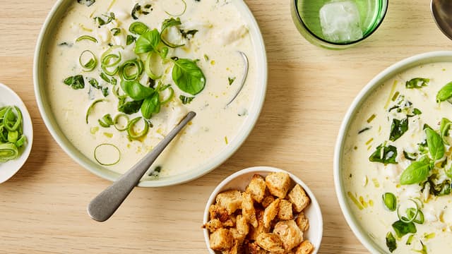 Fiskesuppe med urtemarinert torsk og purre