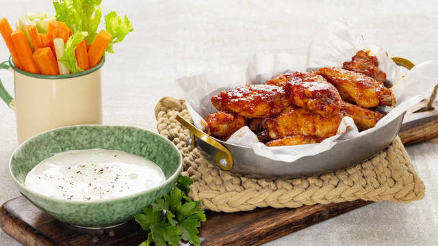 Spicy kyllingvinger med blåmuggostdipp