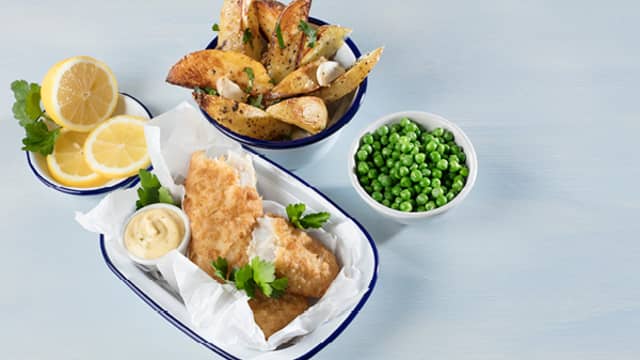 Fish & Crisp med ovnsbakte potetbåter