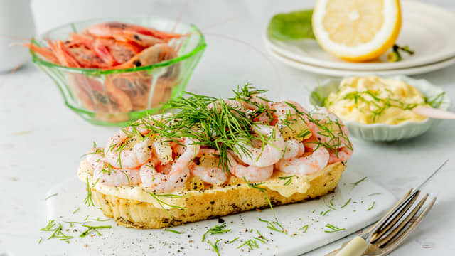 Rekesmørbrød med focaccia og aioli