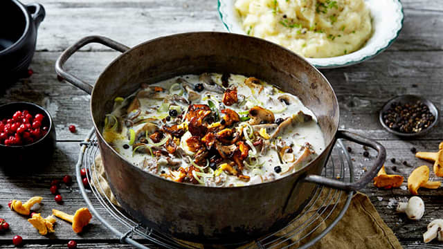 Reinsdyrskav med solbærsaft og einebær