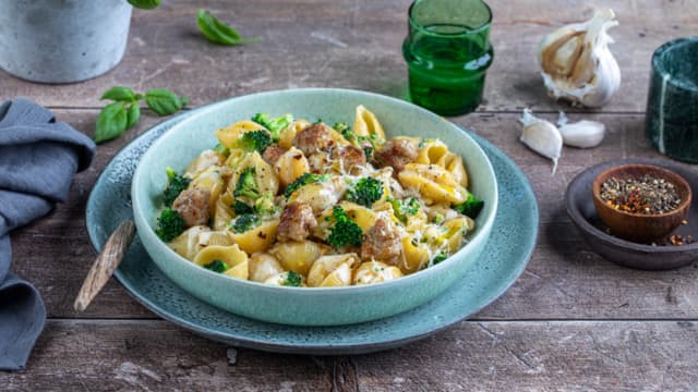 Conchiglie med salsiccia og brokkoli