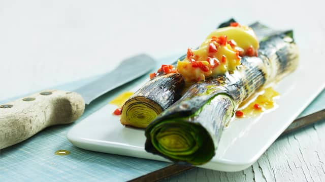 Grillet purre med chili- og ingefærsmør