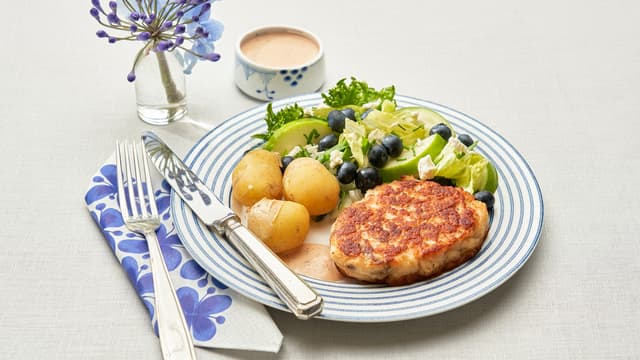 Fiskeburger med frisk eplesalat